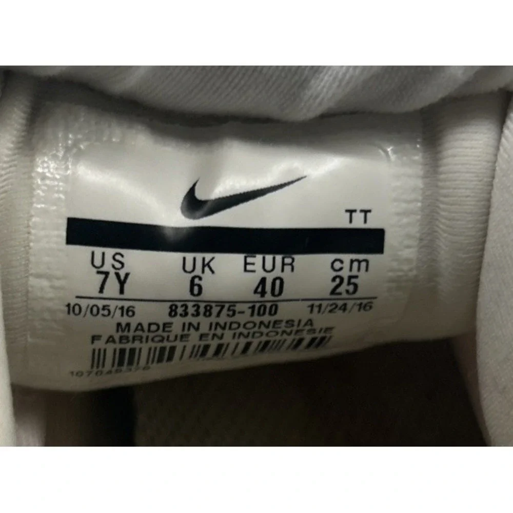 Nike Air Presto GS Triple White Youth Size 7Y, Women's Size‎ 8.5 833875-100